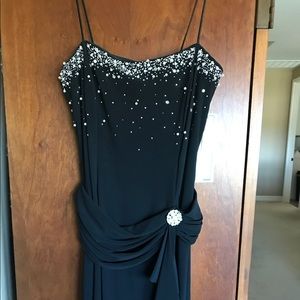 BLACK DRESS WITH BEADING DETAILS